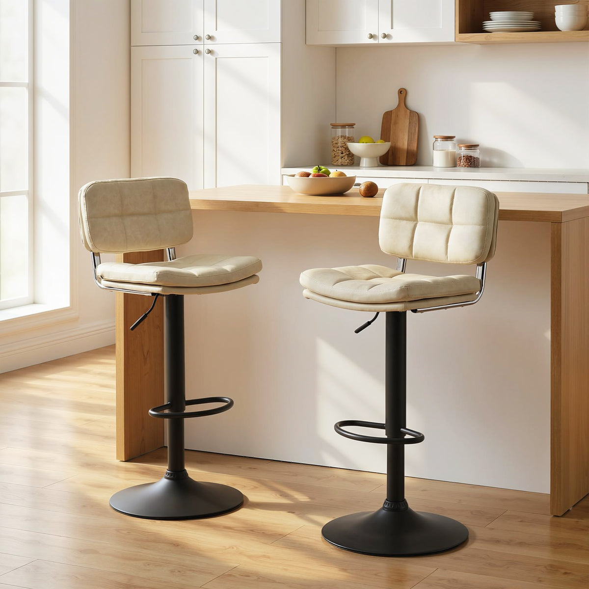Lot de 2 tabourets de bar Vintage capitonné - pivotant, réglable - repose-pied - revêtement synthétique crème