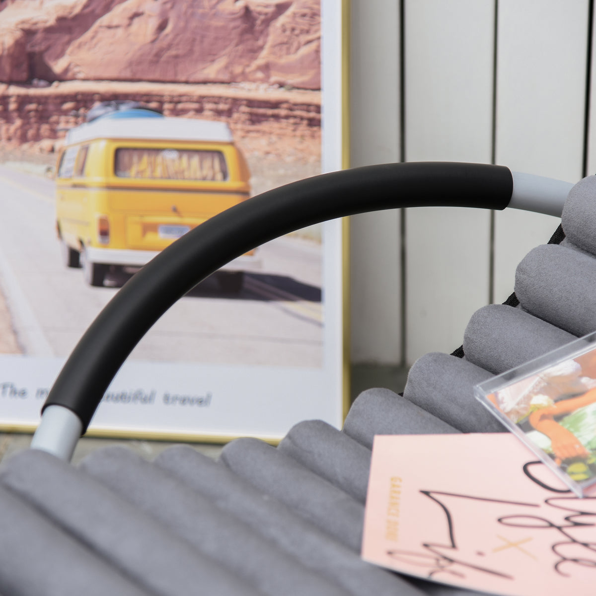 Chaise Longue à Bascule Pliable Rocking Chair avec Matelas revêtement Aspect Daim métal textilène Gris Noir